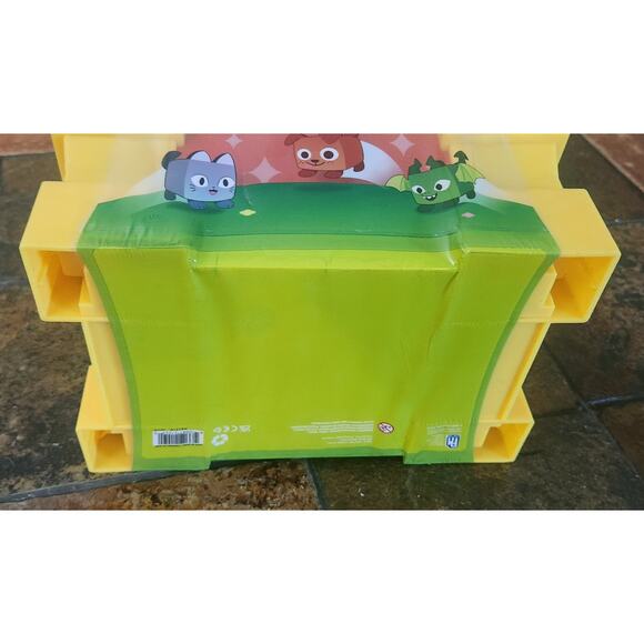 Pet Simulator Ultimate Bundle Red Treasuee Chest - Picture 8 of 8